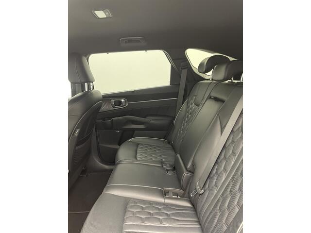 KIA SORENTO 1.6 T-GDI Plug-in Hybrid 4WD ExecutiveLine 7p. / 7 jaar Fabrieksgarantie vanaf nieuw / 7 Persoons / Trekhaak afneembaar / Rondomzicht camera / Bose audio /