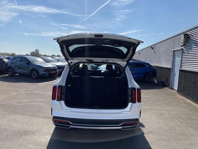 KIA SORENTO 1.6 T-GDI Hybrid 2WD DynamicPlusLine 7p. Auto bomvol luxe! Panoramisch schuif-/kanteldak, 7 zitplaatsen, navigatie, Apple CarPlay/Android Auto, stoelen verwarmd, dodehoek detectie