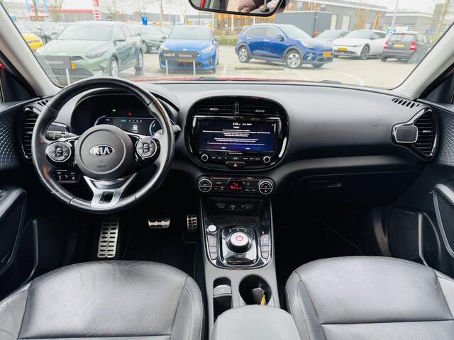 KIA SOUL e-Soul ExecutiveLine 64 kWh Sunroof | Full options | Draaghaak tbv Fietsendrager