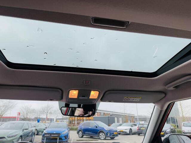 KIA SOUL e-Soul ExecutiveLine 64 kWh Sunroof | Full options | Draaghaak tbv Fietsendrager