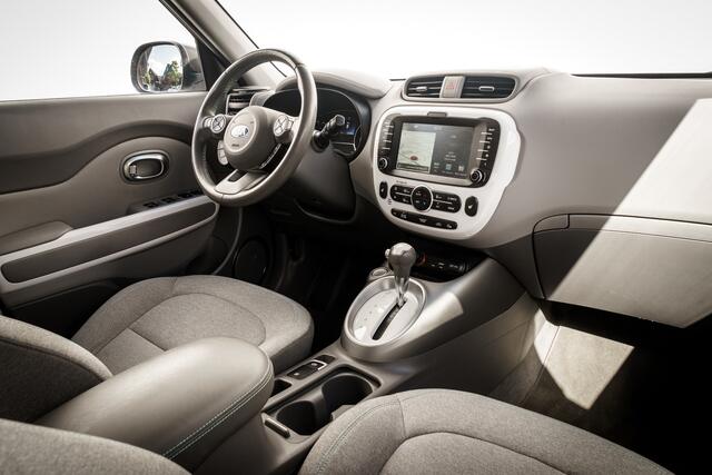 KIA SOUL EV ExecutiveLine 27 kWh | Camera | Keyless | Full Map Navi | Getint Glas | Volledig onderhouden