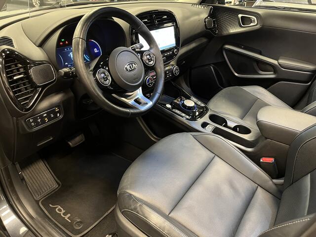 KIA SOUL e-Soul ExecutiveLine 64kWh 204PK Automaat | Leder | Navigatie | Head-Up display | Schuifdak | Trekhaak | Harman Kardon Audio