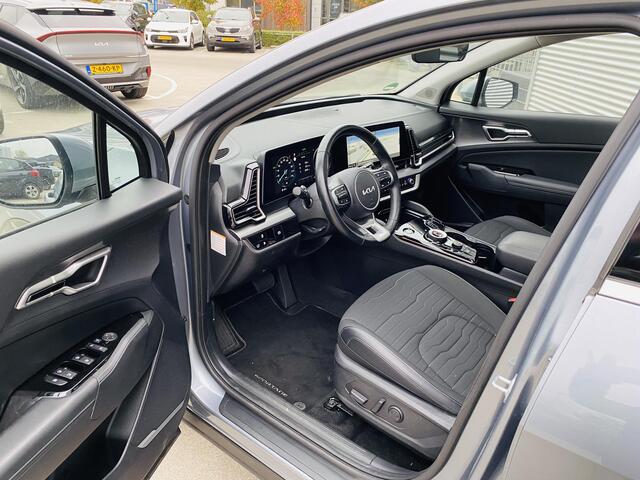 KIA SPORTAGE 1.6 T-GDi Plug-in Hybrid AWD DynamicPlusLine Let op auto rijdt momenteel ! Km stand kan iets varieeren | Informeer altijd even wanneer de auto weer aanwezig kan zijn.