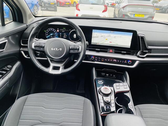 KIA SPORTAGE 1.6 T-GDi Plug-in Hybrid AWD DynamicPlusLine Let op auto rijdt momenteel ! Km stand kan iets varieeren | Informeer altijd even wanneer de auto weer aanwezig kan zijn.