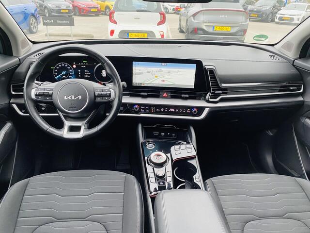 KIA SPORTAGE 1.6 T-GDi Plug-in Hybrid AWD DynamicPlusLine Let op auto rijdt momenteel ! Km stand kan iets varieeren | Informeer altijd even wanneer de auto weer aanwezig kan zijn.