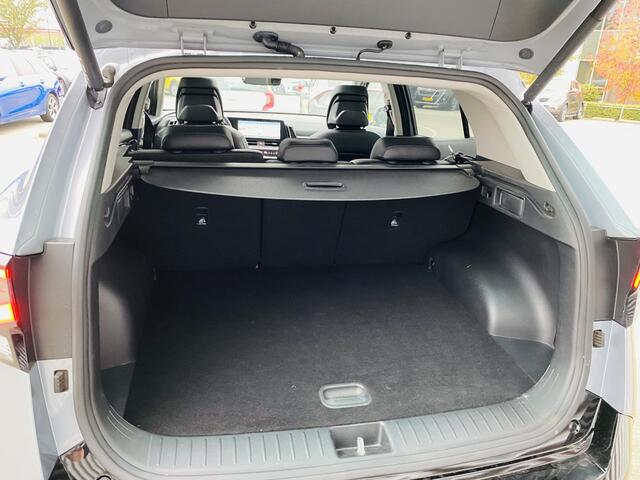 KIA SPORTAGE 1.6 T-GDi Plug-in Hybrid AWD DynamicPlusLine Let op auto rijdt momenteel ! Km stand kan iets varieeren | Informeer altijd even wanneer de auto weer aanwezig kan zijn.