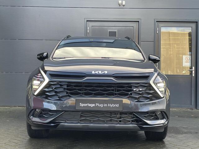 KIA SPORTAGE 1.6 T-GDi Plug-in Hybrid AWD GT-Line Kia Sportage 1.6 T-GDi Plug-in Hybrid GT-Line | NIEUWE VOORRAAD SNEL LEVERBAAR! | | Trekhaak | Panoramadak | Stoel/Stuurwielverwarming | Elekt. bedienbare Kofferbak | Apple Carplay / Android auto |