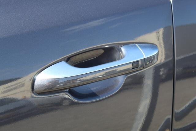 KIA SPORTAGE 1.6 T-GDI 4WD GT-Line PlusLine Automaat/Panoramadak/Navigatie/Achteruitrijcamera/Parkeersensoren rondom/Dodehoek detectie/Stoelverwarming Voor en Achter/Stoelkoeling/Stuurverwarming/Elektrisch verstelbare stoelen/Draadloze telefoonlader/Elektrische achter