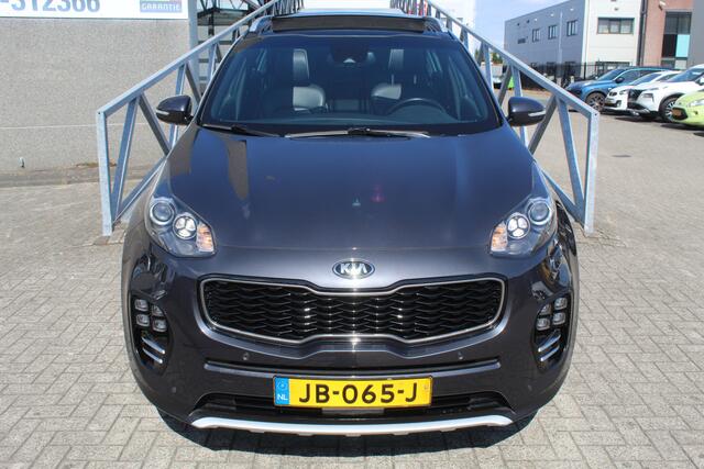 KIA SPORTAGE 1.6 T-GDI 4WD GT-Line PlusLine Automaat/Panoramadak/Navigatie/Achteruitrijcamera/Parkeersensoren rondom/Dodehoek detectie/Stoelverwarming Voor en Achter/Stoelkoeling/Stuurverwarming/Elektrisch verstelbare stoelen/Draadloze telefoonlader/Elektrische achter