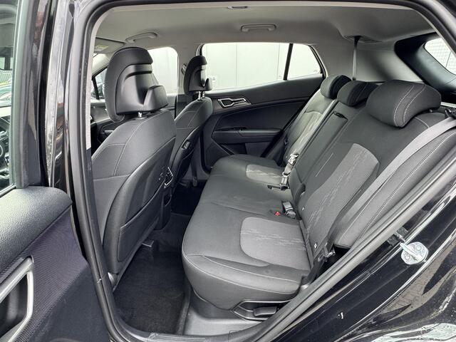 KIA SPORTAGE 1.6 T-GDi Hybrid DynamicLine Automaat / Dealergarantie t/m 02-2029 / 1.650 KG Trekgewicht / Navigatie / Camera / Cruise Control Adaptief / Apple Carplay Android / Led verlichting (compleet)