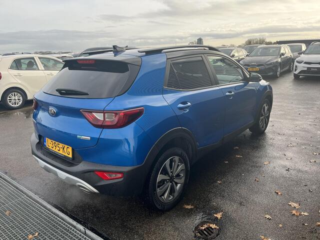 KIA Stonic 1.0 T-GDi MHEV DynamicPlusLine Navigatie, Nieuw geleverd en dealeronderhouden, Achteruitcamera, Smart Key, Privacy glass, Parkeersensoren, Smart Key