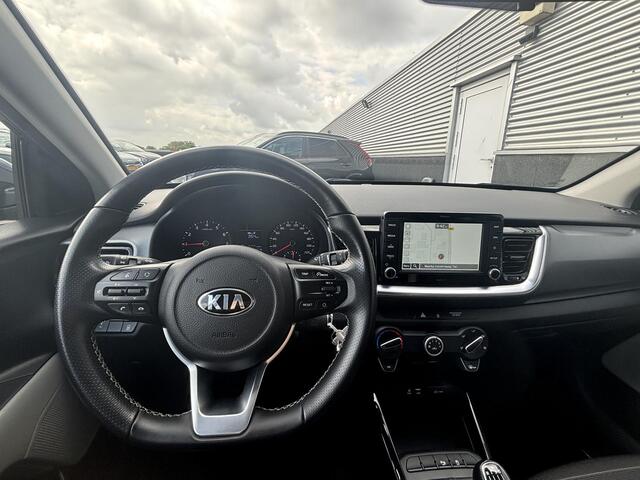 KIA Stonic 1.0 T-GDi Sports Edition Nieuw geleverd, Dealer onderhouden, Achteruitrij camera, Apple Carplay/Android Auto, Cruise control, Parkeersensoren, Airco, Full map navigatie