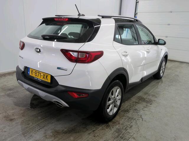 KIA Stonic 1.0 T-GDi 120pk MHEV DynamicLine Auto. Navigatie Apple Carplay/Android Auto Camera Parkeersensoren achter Cruise Control Lichtmetalen velgen Airco