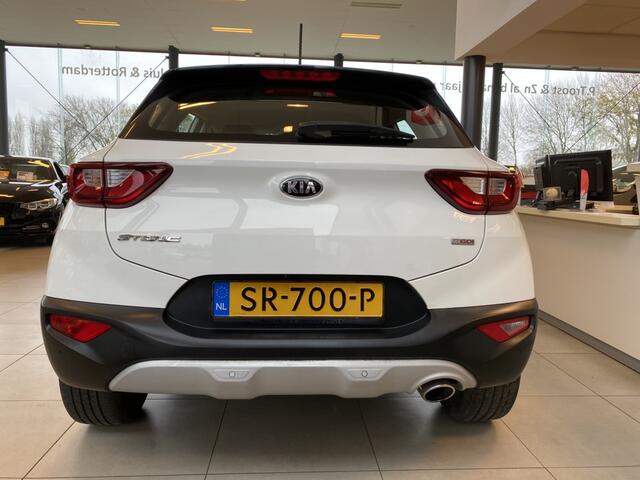KIA Stonic 1.0 T-GDi ComfortPlusLine Navigator 120Pk !!!,1e,Eigenaar,Unieke Lage Kilometerstand,Navigatie,Achteruitrijcamera,Spraakbediening,Airco,Cruisecontrol,Parkeersensoren Achter,Aux Usb Aansluiting,Two Tone Lak,17 Inch Lmv