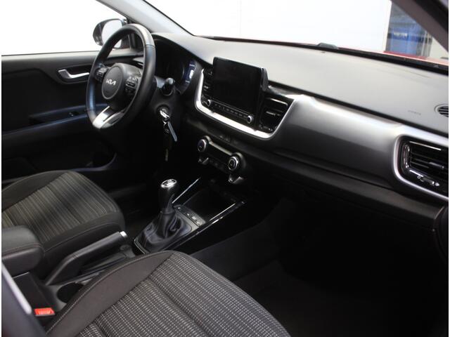 KIA Stonic 1.0 T-GDi MHEV DynamicPlusLine CLIMATE | CAMERA | CARPLAY | LED | NAVI | ADAPCRUISE | LMV16 | PDC | STOELVERW