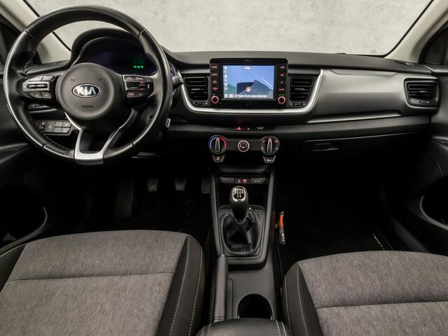 KIA Stonic 1.0 T-GDi DynamicLine (APPLE CARPLAY, NAVIGATIE, CRUISE, CAMERA, LM VELGEN, SPORTSTOELEN, PARKEERSENSOREN, CRUISE, NIEUWSTAAT)