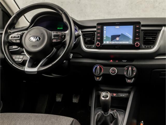 KIA Stonic 1.0 T-GDi DynamicLine (APPLE CARPLAY, NAVIGATIE, CRUISE, CAMERA, LM VELGEN, SPORTSTOELEN, PARKEERSENSOREN, CRUISE, NIEUWSTAAT)
