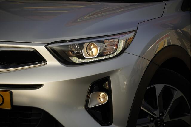 KIA Stonic 1.0 T-GDi DynamicPlusLine BJ2020 Lmv 17" | Led | Pdc | Navi | Keyless entry | Achteruitrijcamera | App-Connect | Climate control | Cruise control | Extra getint glas | Zwart dak