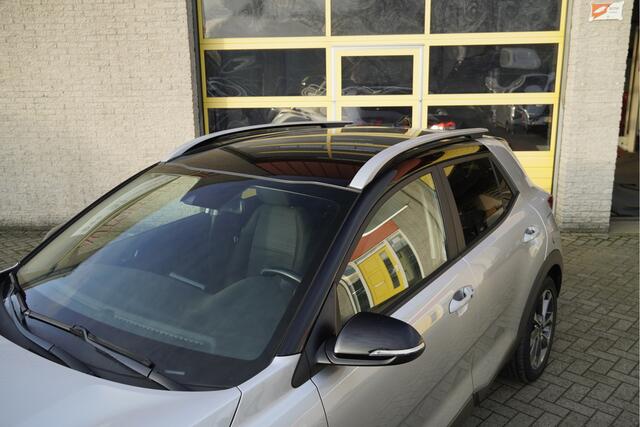 KIA Stonic 1.0 T-GDi DynamicPlusLine BJ2020 Lmv 17" | Led | Pdc | Navi | Keyless entry | Achteruitrijcamera | App-Connect | Climate control | Cruise control | Extra getint glas | Zwart dak