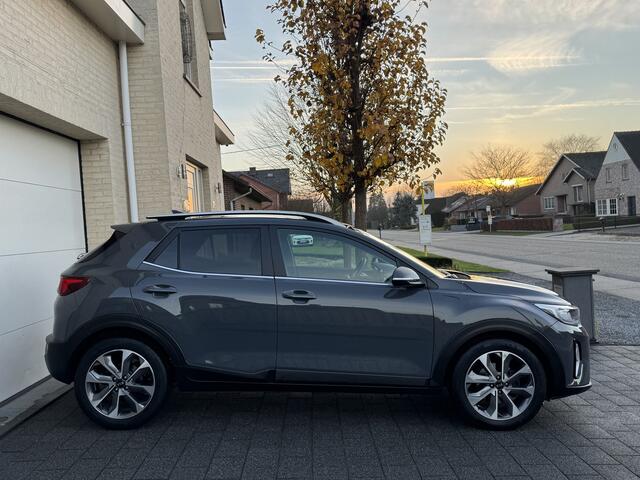 KIA Stonic 1.0 T-GDi 100pk DynamicPlusLine Navi Camera Carplay Leder Led 17" Pdc