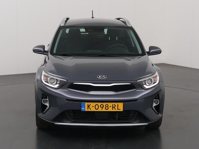 KIA Stonic 1.0 T-GDi MHEV DynamicLine | Trekhaak | Parkeercamera | Bluetooth | Airco | Cruise Control | Navigatie via Carplay |