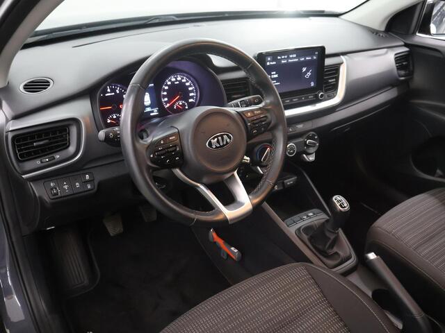 KIA Stonic 1.0 T-GDi MHEV DynamicLine | Trekhaak | Parkeercamera | Bluetooth | Airco | Cruise Control | Navigatie via Carplay |