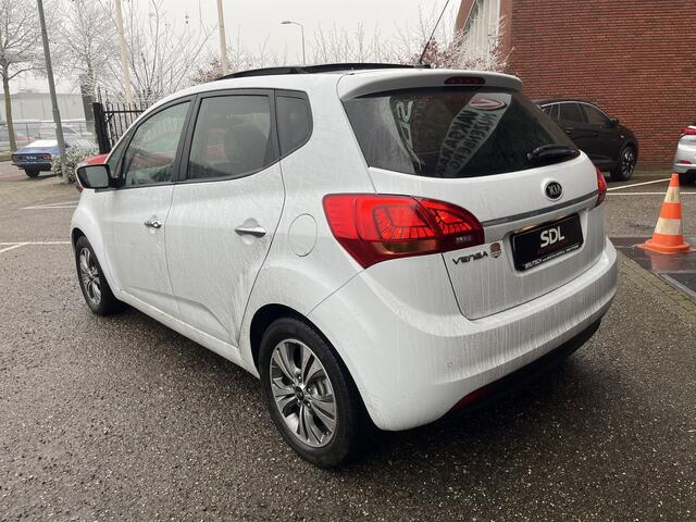 KIA VENGA 1.6 CVVT ExecutiveLine // NAVI // KEYLESS // STOEL+STUURVERWARMING // CAMERA+SENSOREN //