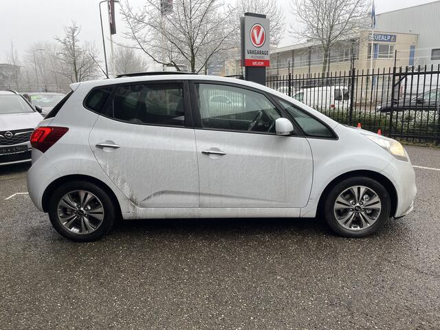 KIA VENGA 1.6 CVVT ExecutiveLine // NAVI // KEYLESS // STOEL+STUURVERWARMING // CAMERA+SENSOREN //
