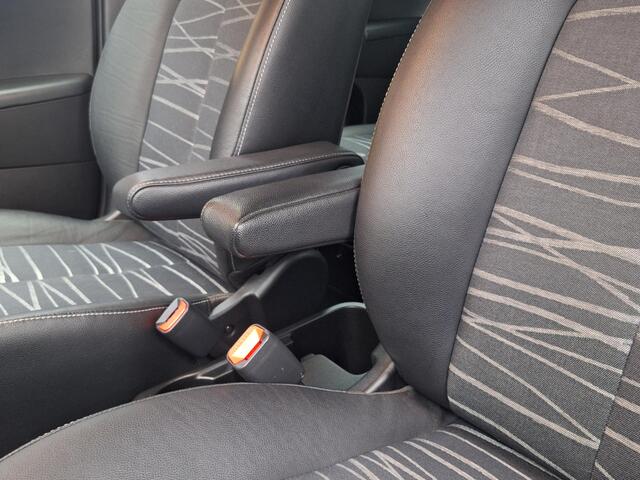 KIA VENGA 1.6 CVVT DynamicPLusLine DCT Automaat | Trekhaak | Dealer onderhouden | Navi | Climate | Stoel en Stuurverwarming | occasion