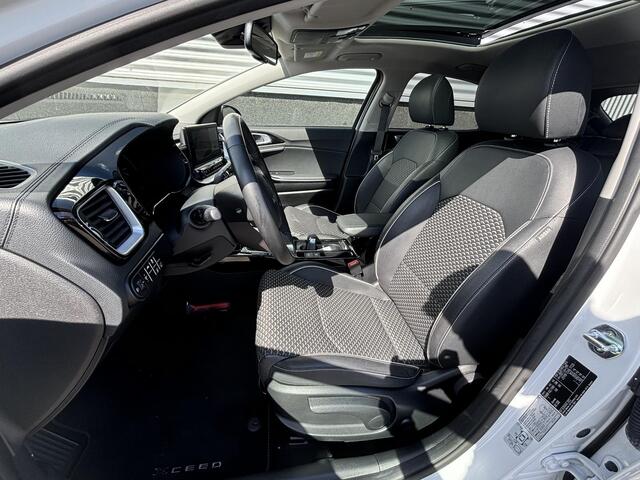 KIA Xceed 1.0 T-GDi DynamicPlusLine Style Pack Schuif/kanteldak, Stoel- & Stuurwielverwarming, Elek. Achterklep, 18" LMV, Nieuw geleverd en dealeronderhouden, Navigatie,