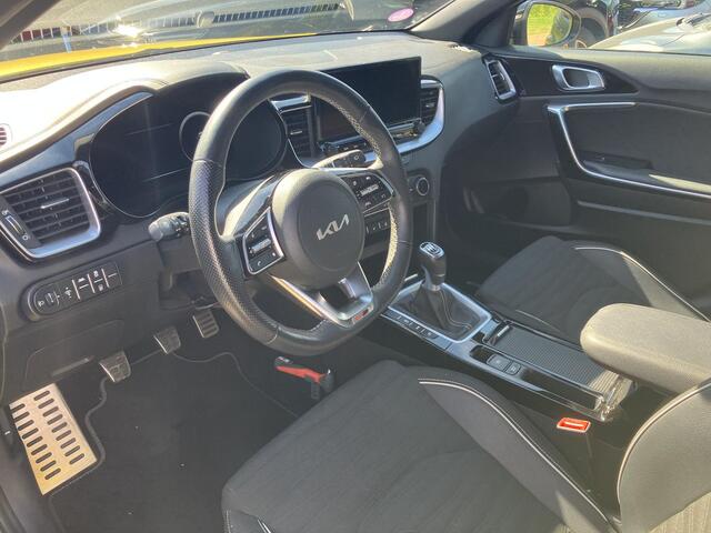 KIA Xceed 1.5 T-GDi GT-Line First Edition , Trekhaak, Navi, Camera, Clima, Adap-Cruise, Stoel/Stuur Verwarming, Panoramadak, Apple Carplay, Android Auto, LMV 18 Inch, PDC, LKA, Bluetooth