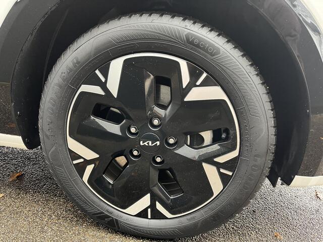 KIA e-Niro EV DynamicPlusLine 64.8 kWh Schuif/kanteldak, Navigatie, Dodehoekdetectie, Lederen bekleding, Stoel- & Stuurwielverwarming, Parkeersensoren voor & achter, BTW-auto, Elektrische achterklep