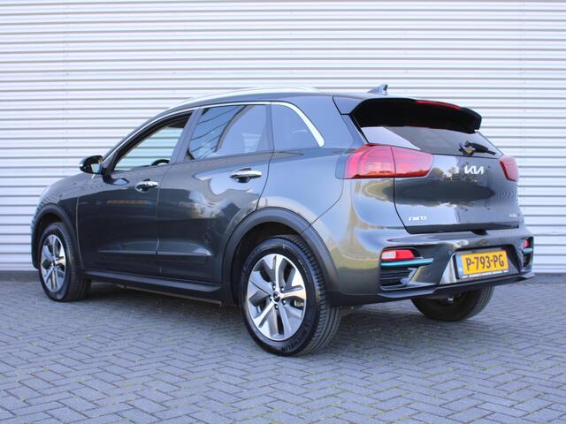 KIA e-Niro DynamicPlusLine 64 kWh | Trekhaak | Schuif-/kanteldak | 3 Fase | Stuur-/stoelverwarming | Camera | Cruise adapt. | 17" LM | Clima | BTW auto |