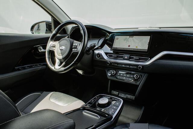 KIA e-Niro DynamicLine 64 kWh 3-Fase/ Camera/ Facelift/ Stoel-stuurverwarming/ Carplay/ Navigatie/ Half leer/ Dab/ Adapt. cruise