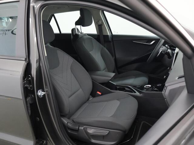 KIA e-Niro EV Light Edition 64.8 kWh | Navigatie | Climate Control | Lm velgen | Parkeersensoren | Parkeercamera |