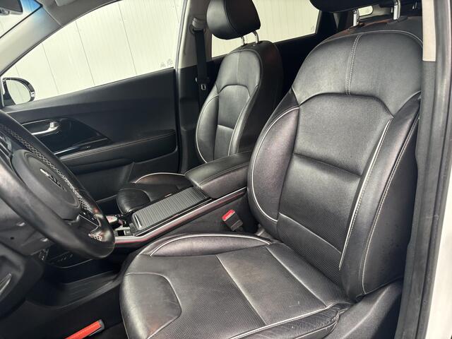 KIA e-Niro ExecutiveLine 64 kWh 3Fase, Stoelmemory, JBL, Navigatie, Nederlandse Auto, LederenBekleding!