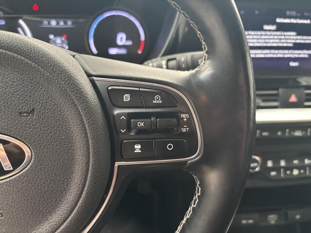 KIA e-Niro ExecutiveLine 64 kWh 3Fase, Stoelmemory, JBL, Navigatie, Nederlandse Auto, LederenBekleding!