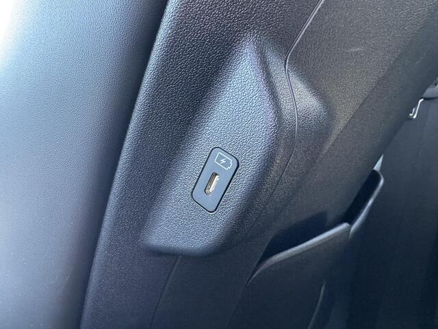 KIA e-Niro EV Edition Advanced 64.8 kWh | All-Season Banden | Elektrische Bestuurdersstoel | Leder | Adaptieve Cruise Control | Enz...