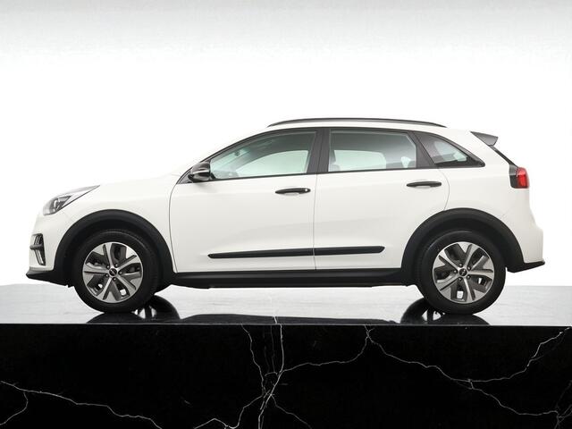KIA e-Niro 64kWh Edition (SOH 100%) - Zwarte wrap - Navigatie - Camera - Stoel- en stuurverwarming - Adaptive cruise control - Fabrieksgarantie tot 04-2029
