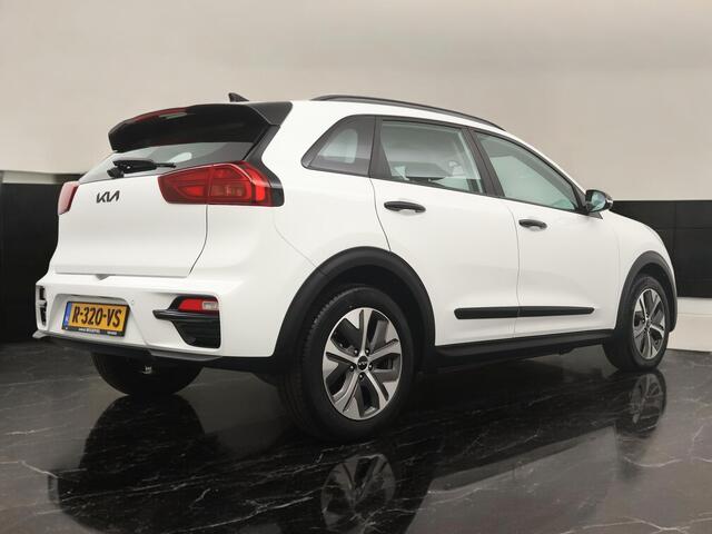 KIA e-Niro 64kWh Edition (SOH 100%) - Zwarte wrap - Navigatie - Camera - Stoel- en stuurverwarming - Adaptive cruise control - Fabrieksgarantie tot 04-2029