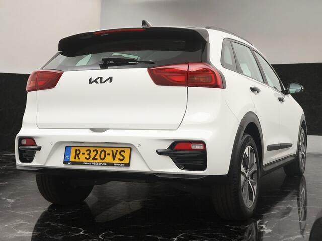 KIA e-Niro 64kWh Edition (SOH 100%) - Zwarte wrap - Navigatie - Camera - Stoel- en stuurverwarming - Adaptive cruise control - Fabrieksgarantie tot 04-2029