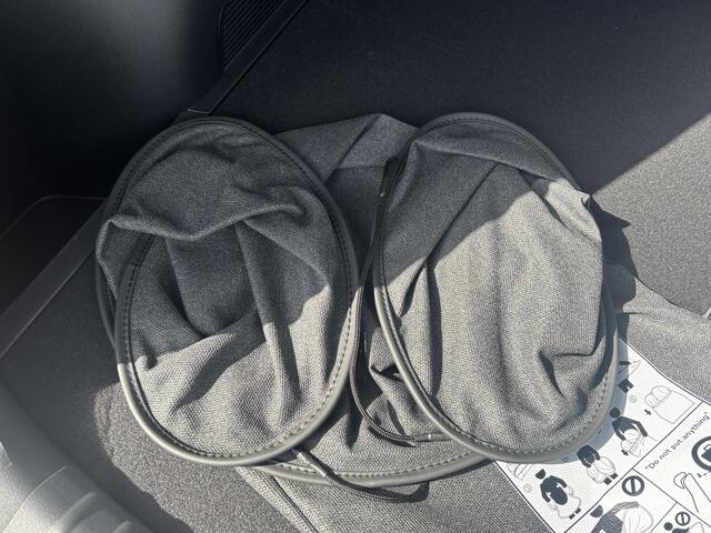 KIA e-Niro EV E-Niro AIR 64kWh VAN:43.990,- VOOR: 34.877,- UW HERSFTVOORDEEL: 9.013,- EURO BETREFT NIEUWE AUTO! | KIA GARANTIE VOLLEDIG | ELECTR BEST. STOEL | DODE HOEK | ETC.