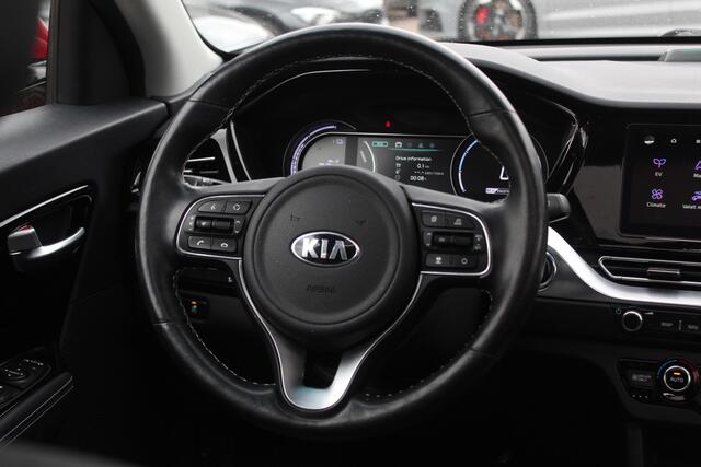 KIA e-Niro DynamicPlusLine 64 kWh / Camera / Schuifdak / Leder / Keyless / Navigatie / Dodehoek / DAB / Cruise Control
