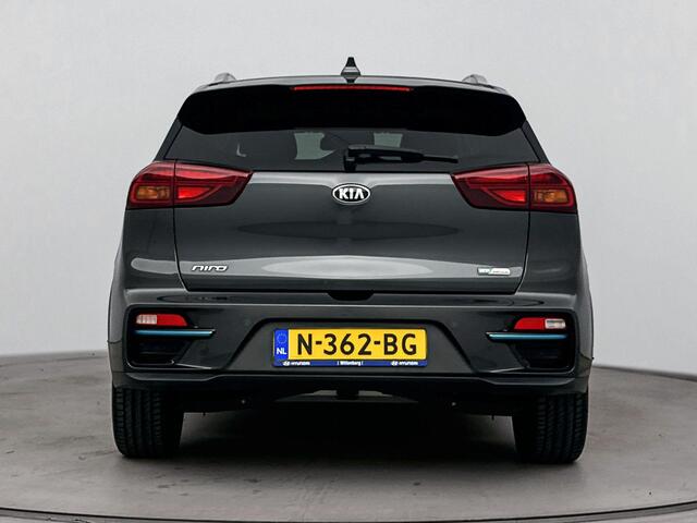 KIA e-Niro DynamicPlusLine 64 kWh | Parkeer sensoren voor + achter | Warmtepomp |Achteruit rij camera | Apple carplay & Android auto | Schuifkantel dak | Drive lane assist | Adaptive cruise control | Stoelverwarming + stuur | Half leder bekleding