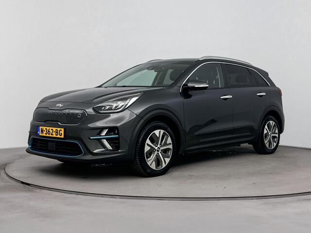 KIA e-Niro DynamicPlusLine 64 kWh | Parkeer sensoren voor + achter | Warmtepomp |Achteruit rij camera | Apple carplay & Android auto | Schuifkantel dak | Drive lane assist | Adaptive cruise control | Stoelverwarming + stuur | Half leder bekleding