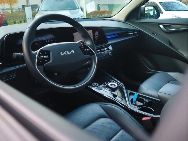 KIA e-Niro EV ExecutiveLine 64.8 kWh Schuif/kantel dak | Memory Seats | Stoelverwarming voor & achter | Leder | 18 inch. banden