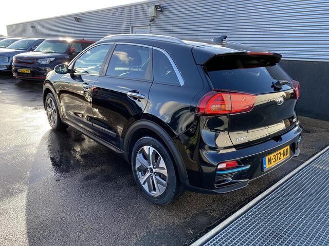 KIA e-Niro ExecutiveLine 64 kWh Elektr. schuifdak, seat memory, stoel- & stuurverwarming, 1e eign. Nieuw geleverd en dealeronderhouden, navigatie Apple CarPlay/Android Auto, parkeersensoren, dodehoek detectie, JBL, volop luxe!