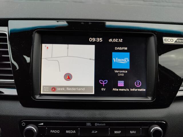 KIA e-Niro ExecutiveLine 64kWh Warmtepomp Leder Pdc Elek.Stoel+Memory Navi Ecc Camera Apple Carplay Android Auto Stoelverwarming+Koeling Stuurverwarming Lmv Privacy Glas DAB Vess Lane Assist Blind Spot 1e Eigenaar Origineel Nederlandse Auto Zeer compleet!