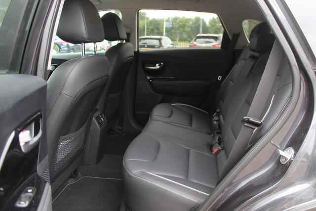 KIA e-Niro ExecutiveLine 64 kWh / Trekhaak / Camera / Leder / Keyless / Stoelventilatie / Navigatie / Dodehoek / DAB / Cruise Control