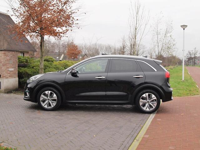 KIA e-Niro ExecutiveLine 64 kWh Facelift | 3 fase lader | Camera | Apple Carplay | JBL |